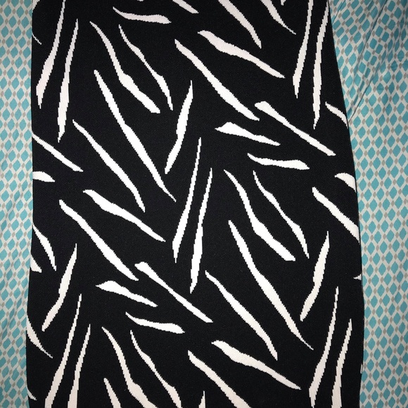 Form fitting dress - Picture 4 of 4